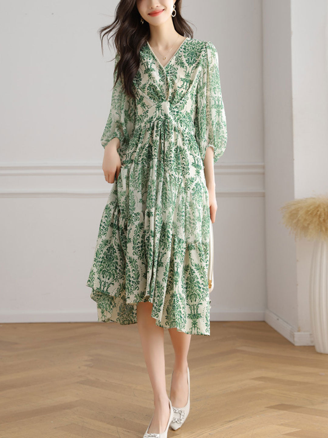 Ava Classic V-Neck Balloon Sleeve Printed Dress