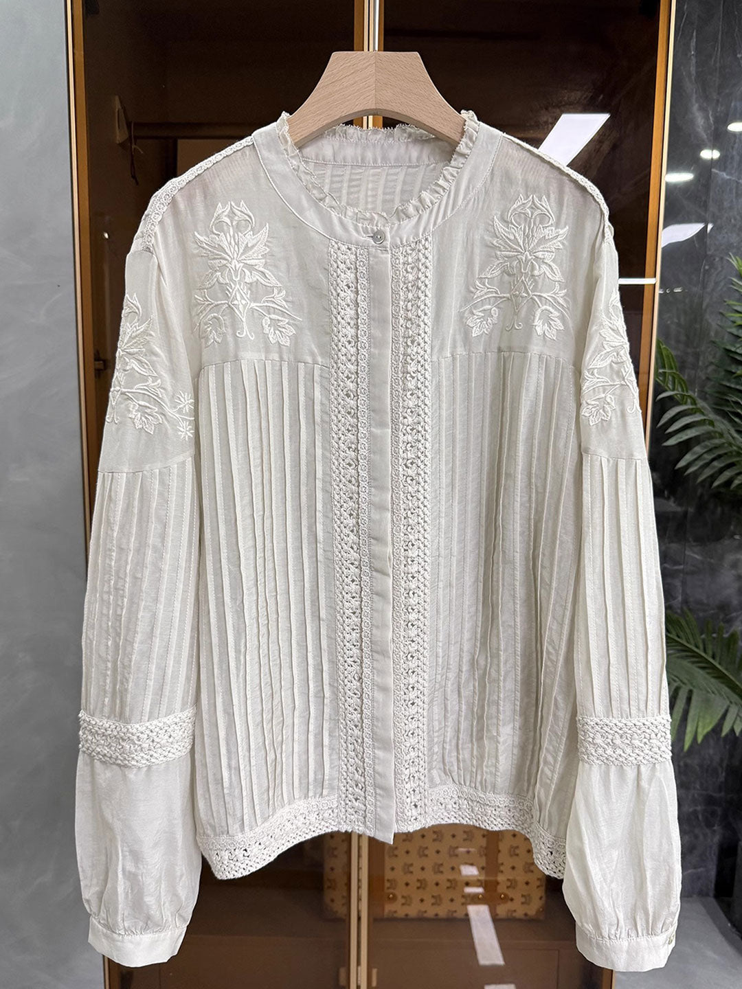 Claire Loose Auricular Puff Sleeve Embroidered Blouse