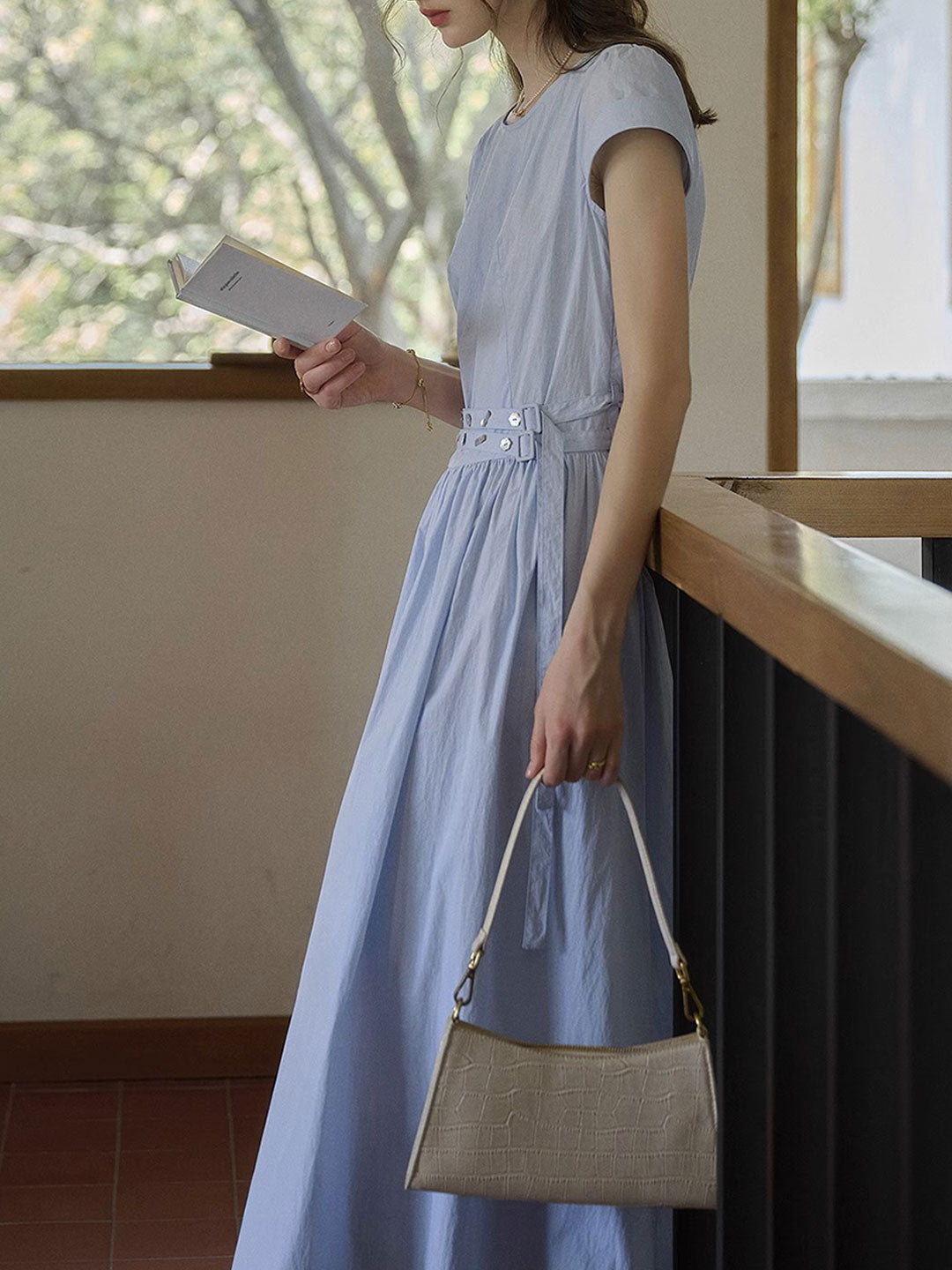 Bella Elegant Crew Neck Solid Color Dress