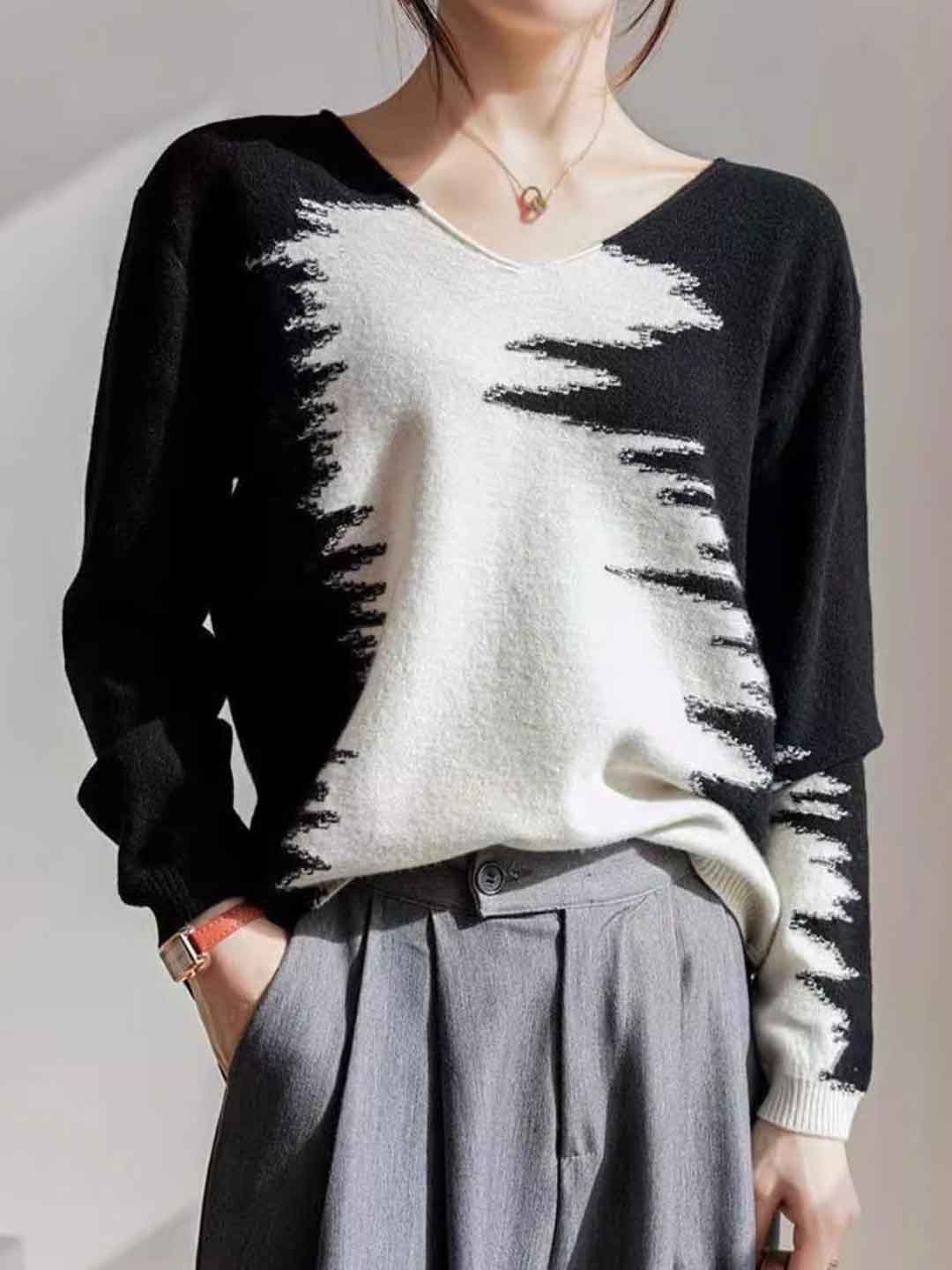 Taylor Loose V-Neck Colorblocked Knitted Top