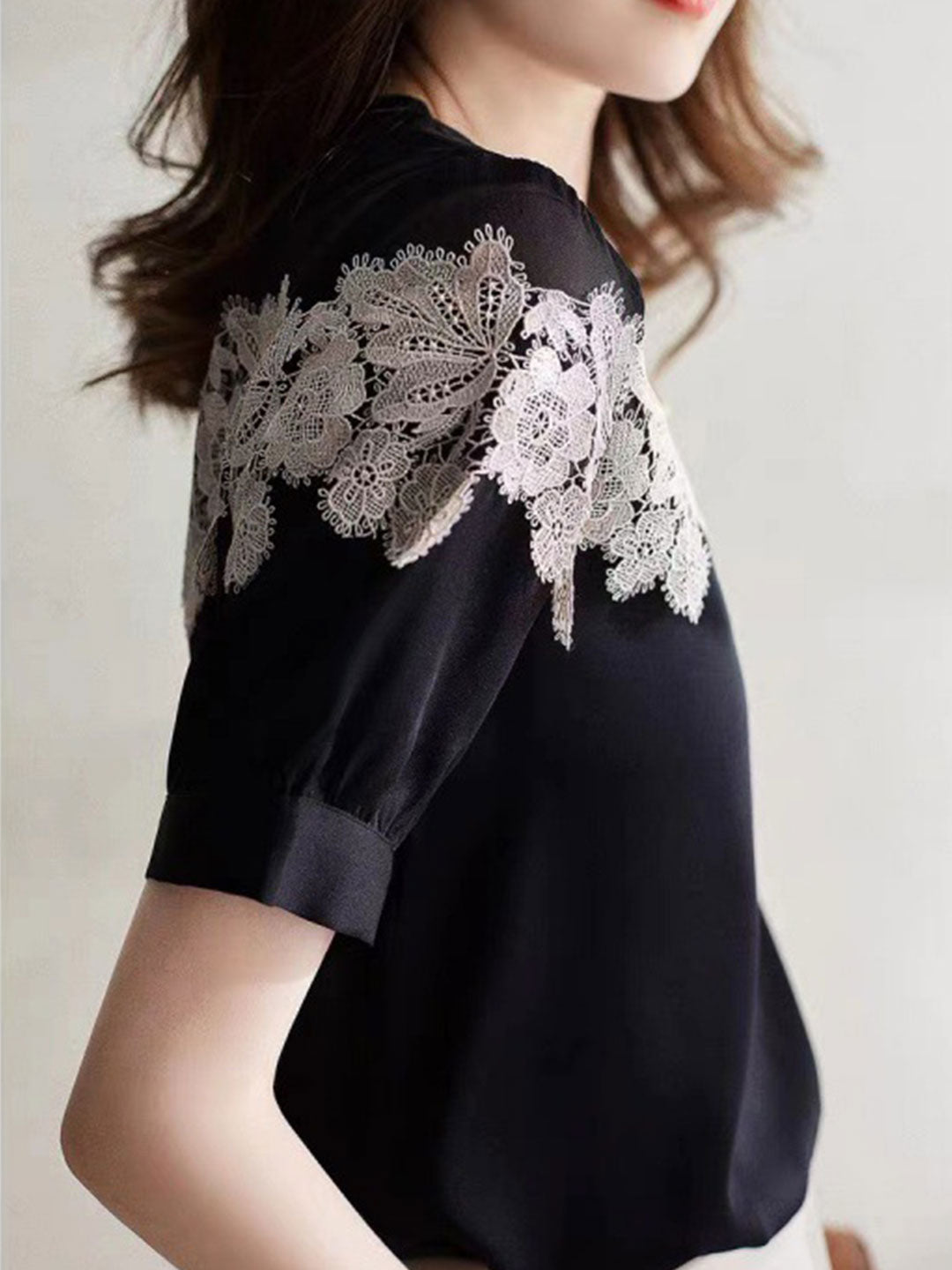 Mya Retro Embroidered Floral Shirt-Black