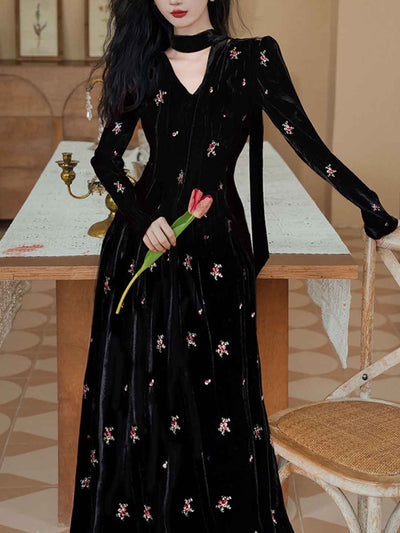Lillian Retro V-Neck Velvet Embroidered Dress