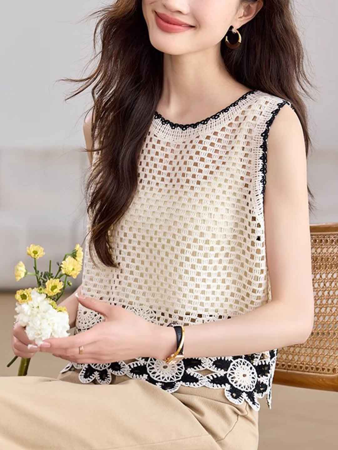 Valeria Retro Crochet Hollowed Contrast Color Knitted Vest