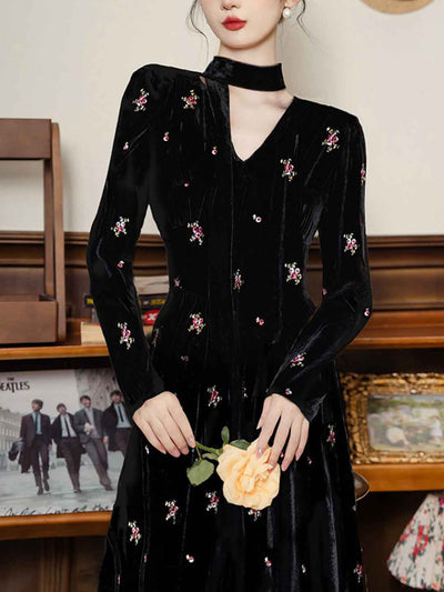 Lillian Retro V-Neck Velvet Embroidered Dress