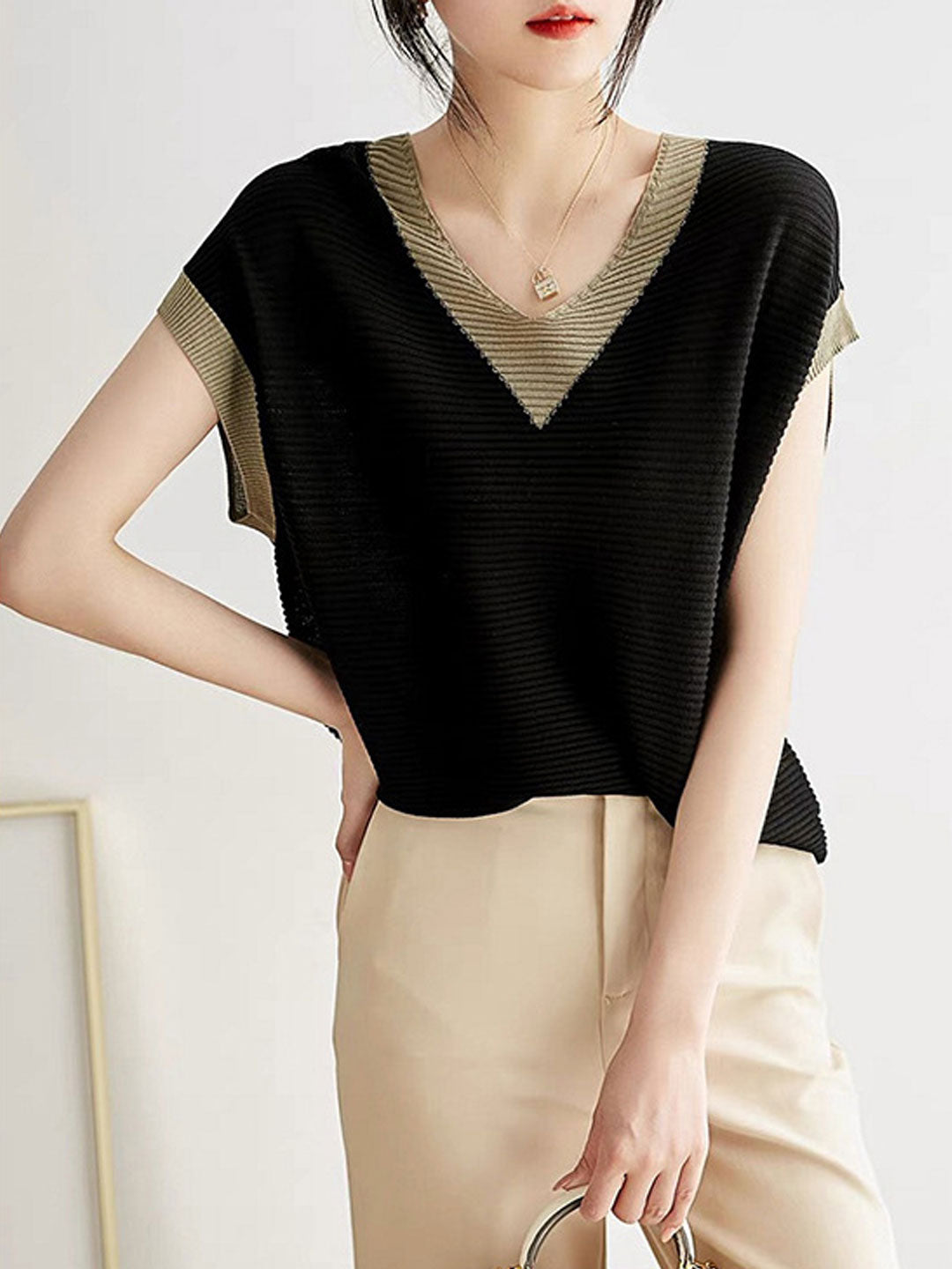 Madison Loose V-Neck Contrast Color Knitted Vest