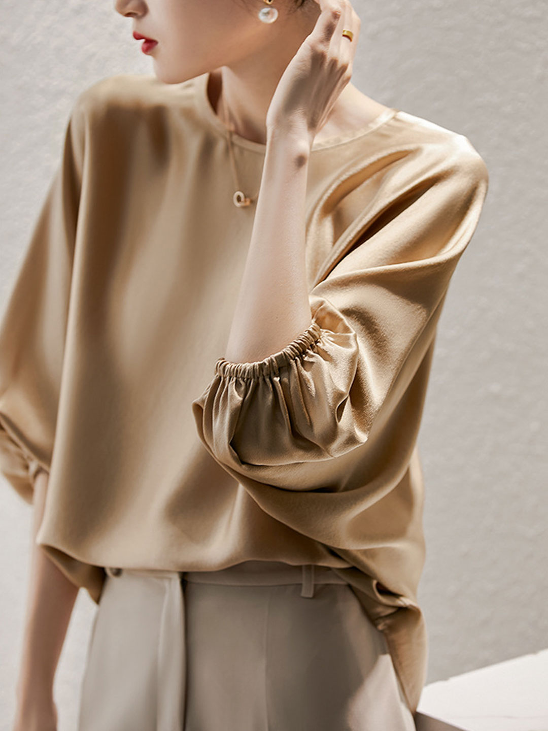 Isabella Loose Crew Neck Satin Balloon Sleeve Shirt