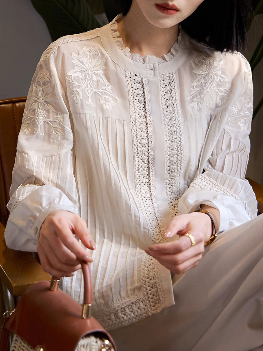 Claire Loose Auricular Puff Sleeve Embroidered Blouse