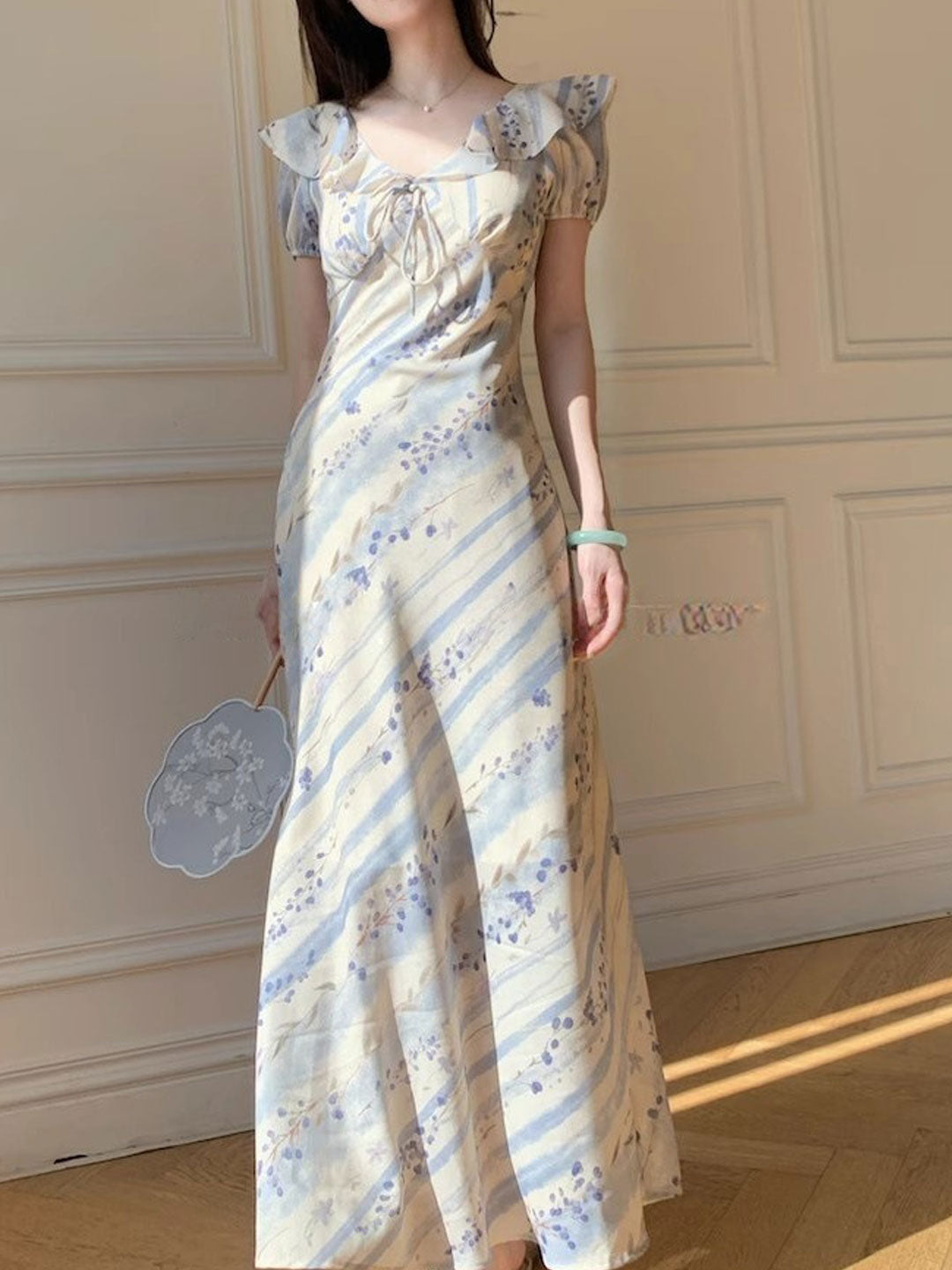 Sophie Elegant V-neck Ruffle Collar Printed Dress