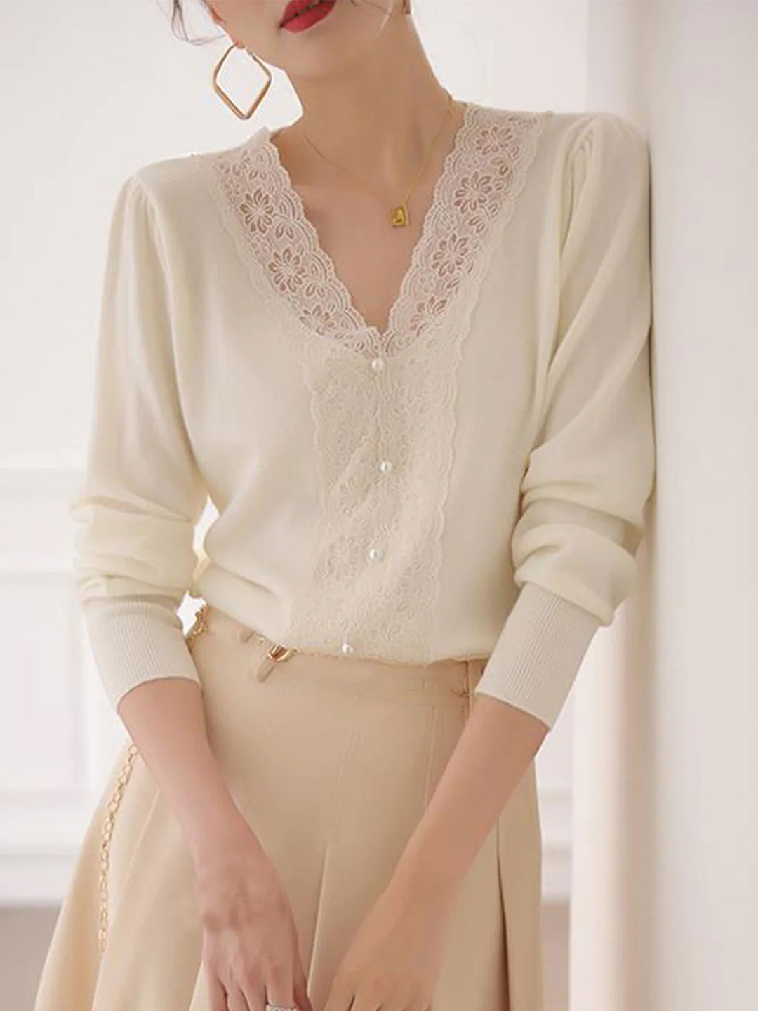 Elaine French Style V-Neck Lace Stitching Knitted Sweater