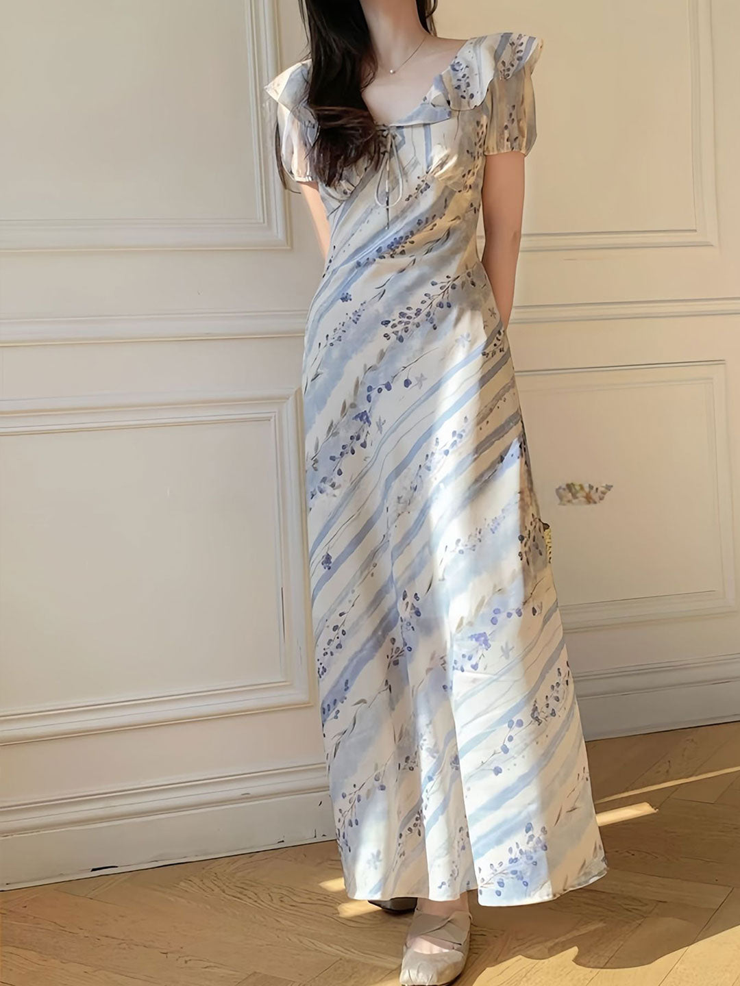 Sophie Elegant V-neck Ruffle Collar Printed Dress