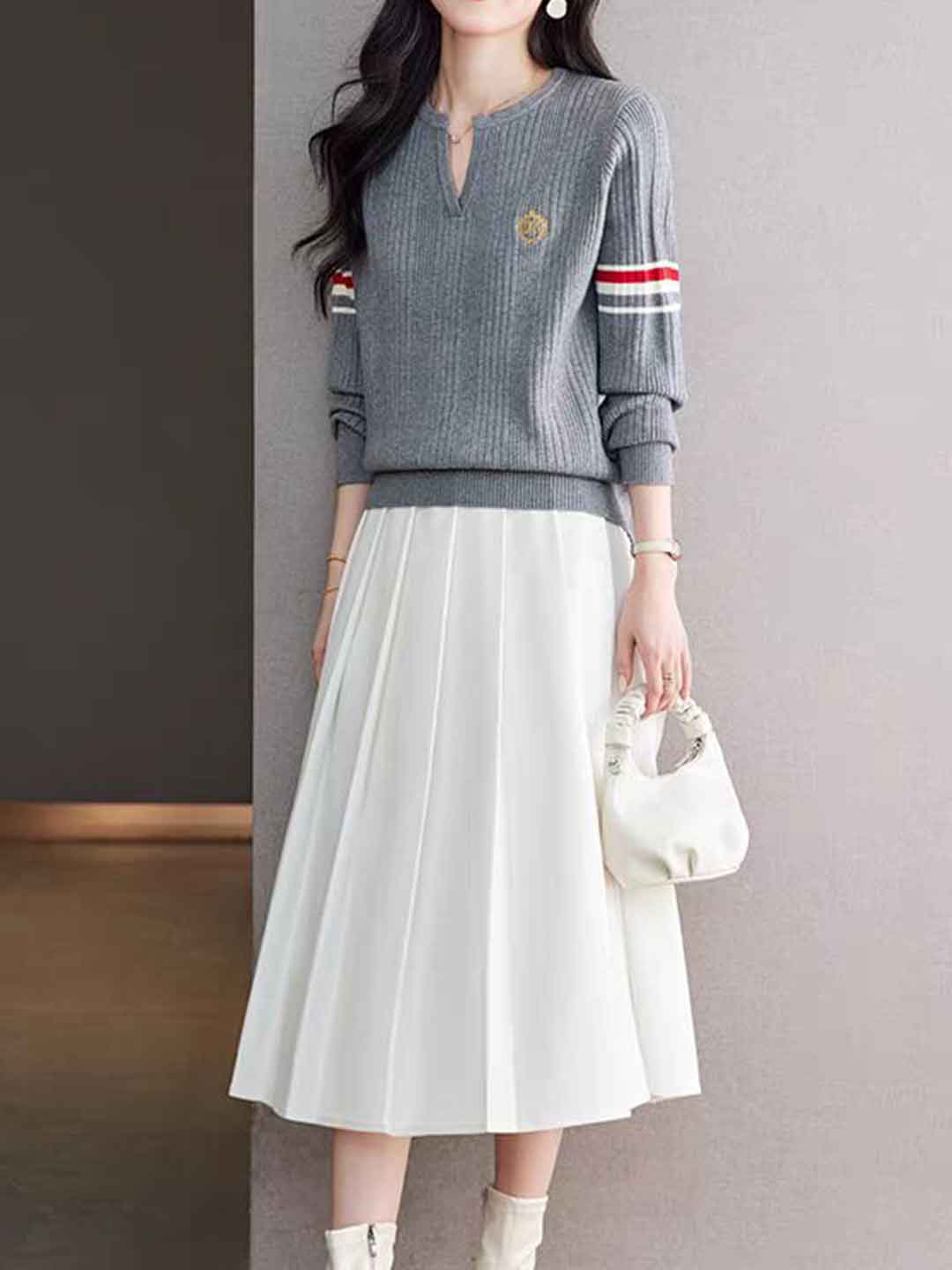 Valeria Loose V-Neck Striped Knitted Top