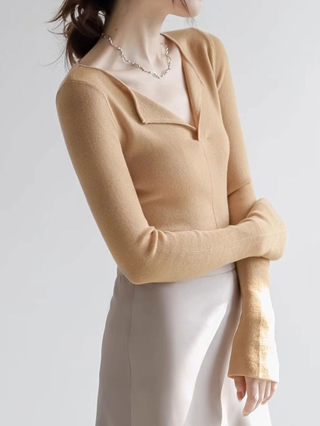 Sophia Slim V-Neck Solid Color Knitted Sweater