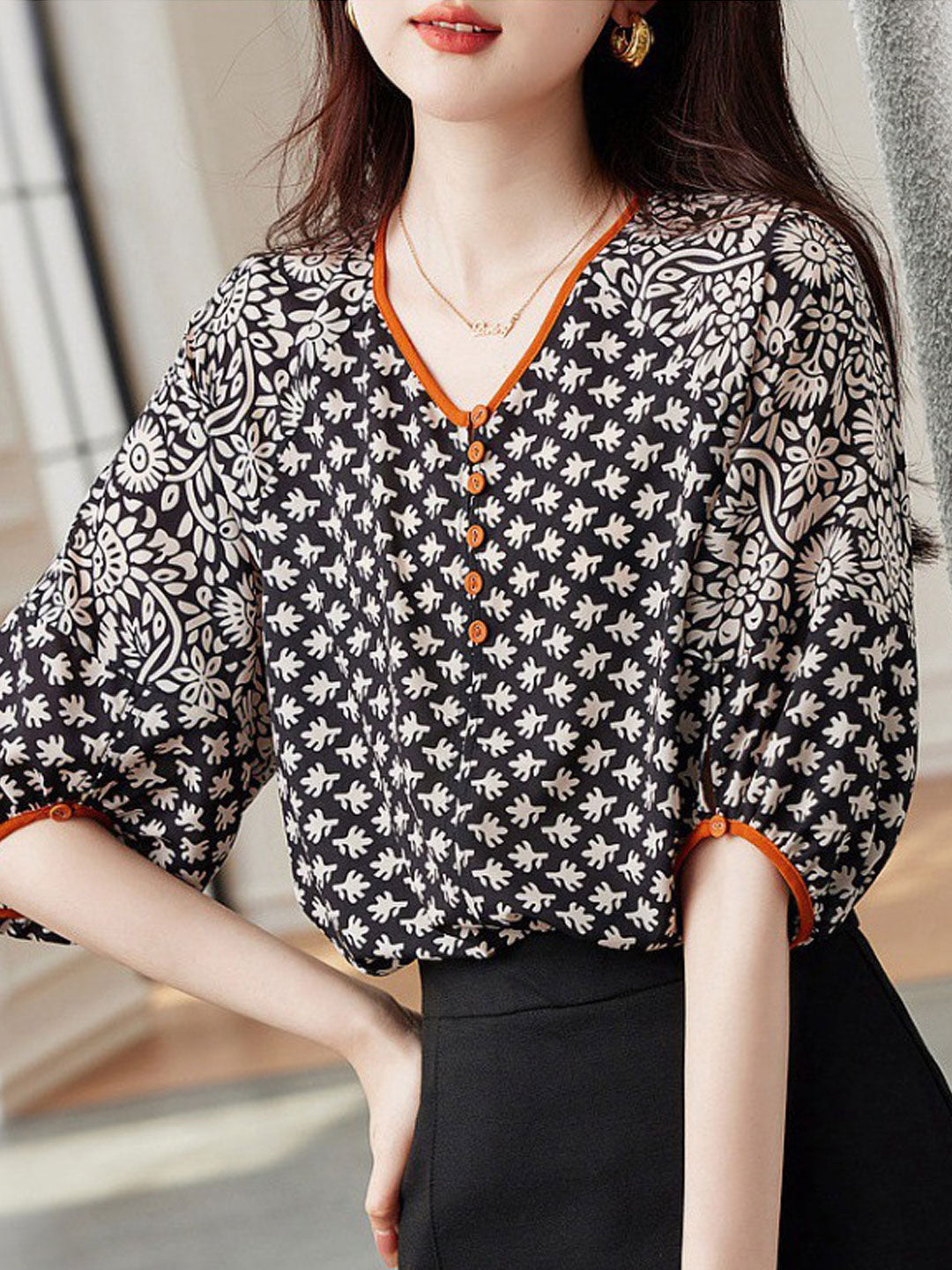 Molly Loose V-Neck Printed Shirt