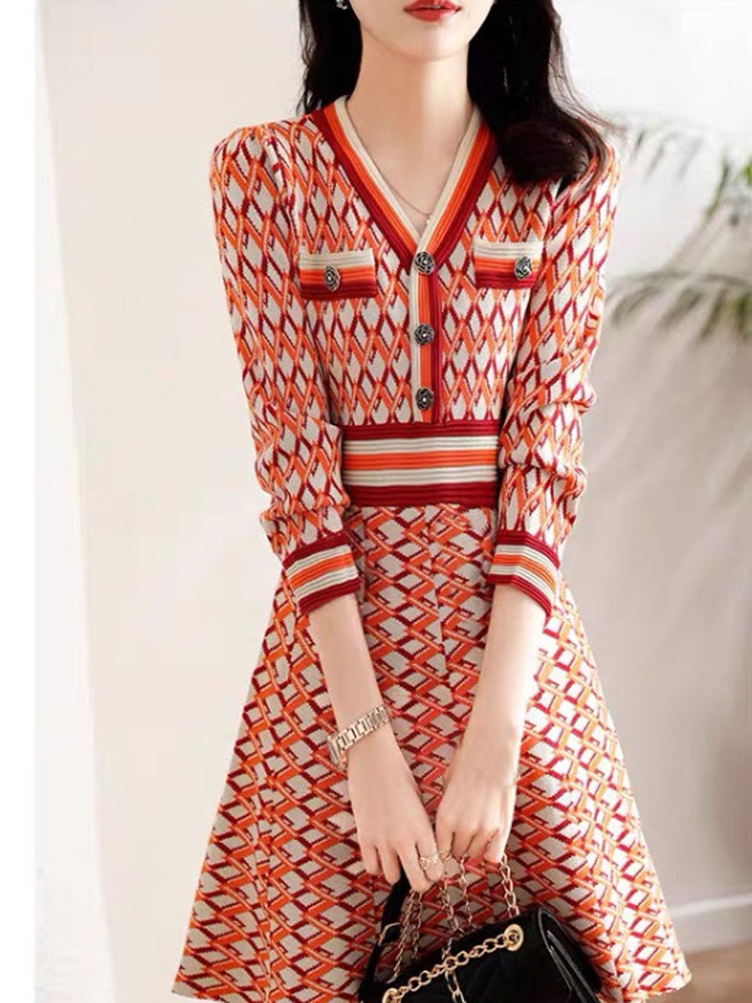 Ava Elegant V-Neck Contrast Color Slim Knitted Dress