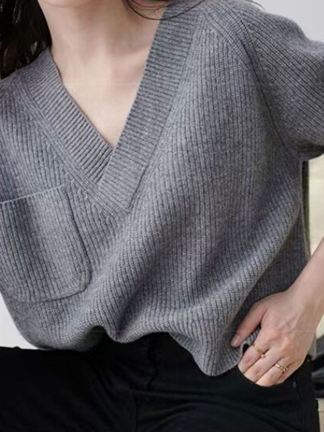 Maria Loose V-Neck Solid Color Knitted Top