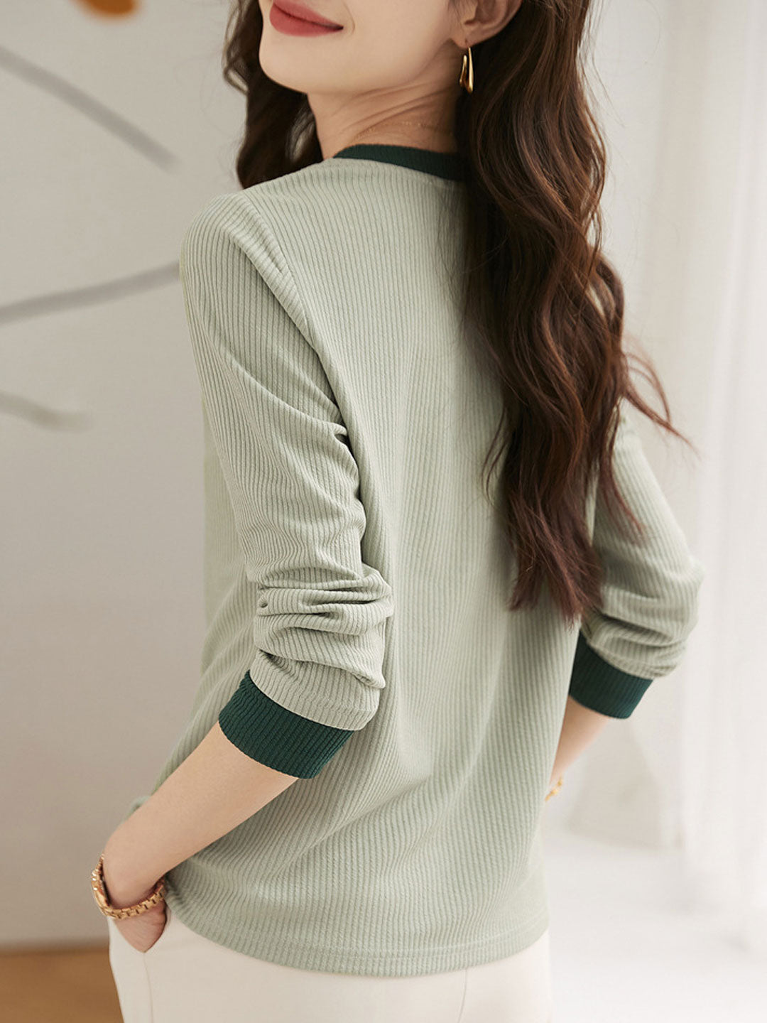 Sarah Classic V-Neck Color Matched Knitted Top