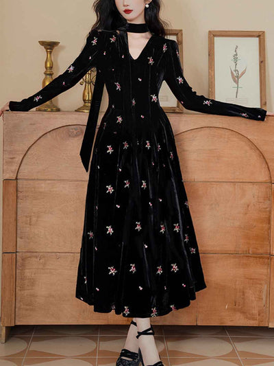 Lillian Retro V-Neck Velvet Embroidered Dress