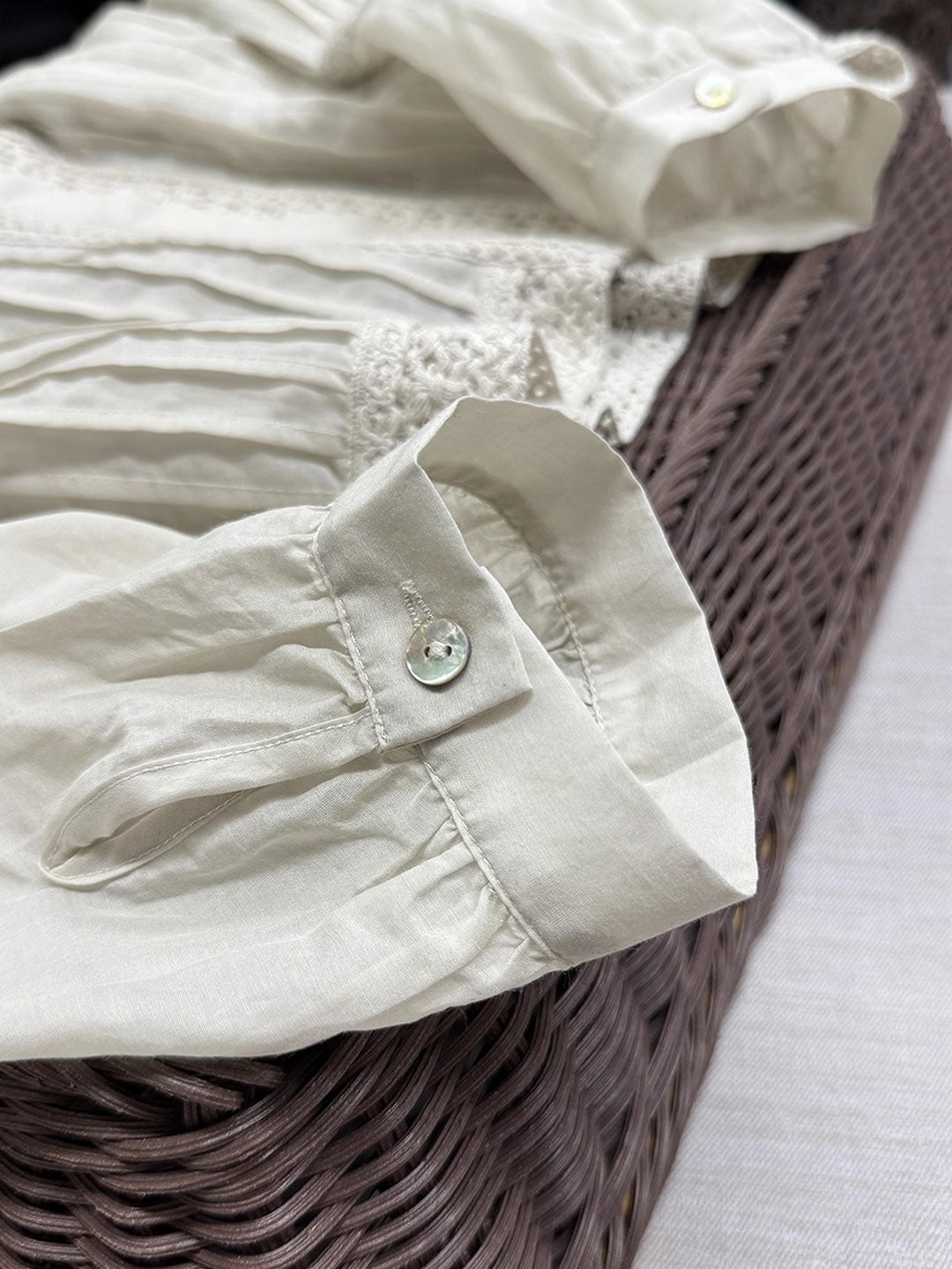 Claire Loose Auricular Puff Sleeve Embroidered Blouse