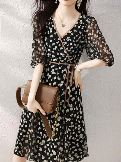 Molly Retro Floral Wrap Waisted Dress-Black Middle