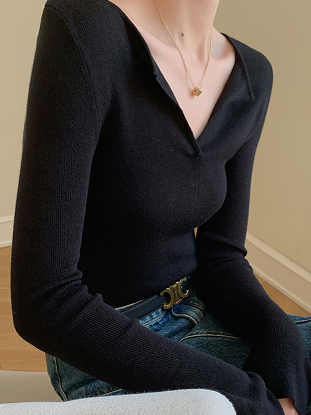 Sophia Slim V-Neck Solid Color Knitted Sweater