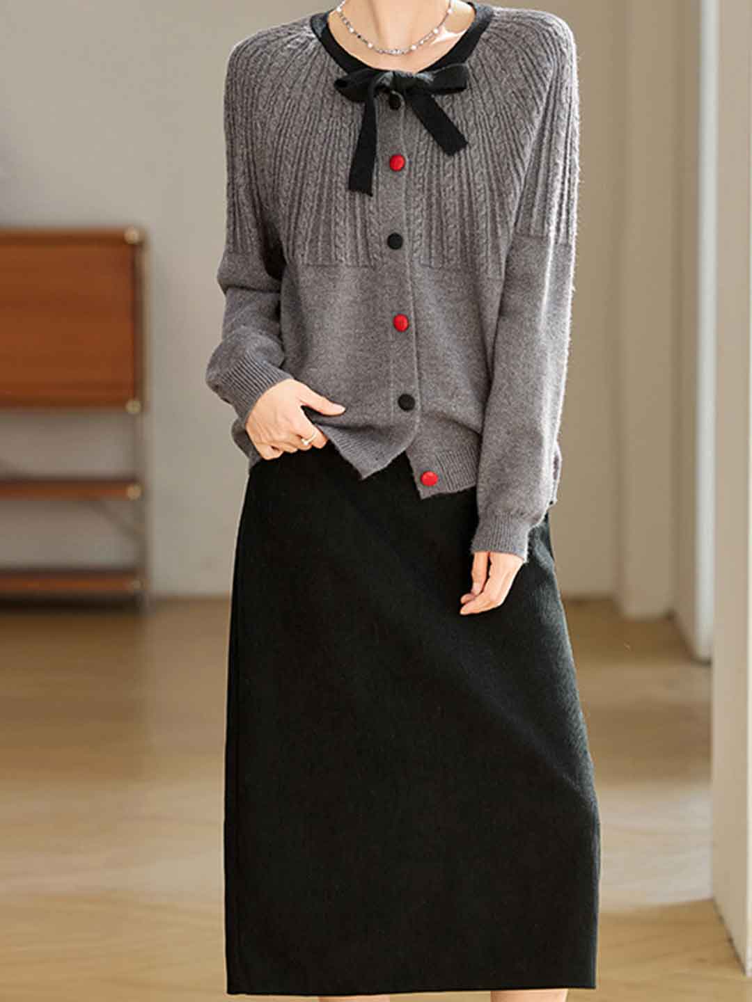 Abigail Loose Crew Neck Color-Blocked Bow Knitted Cardigan
