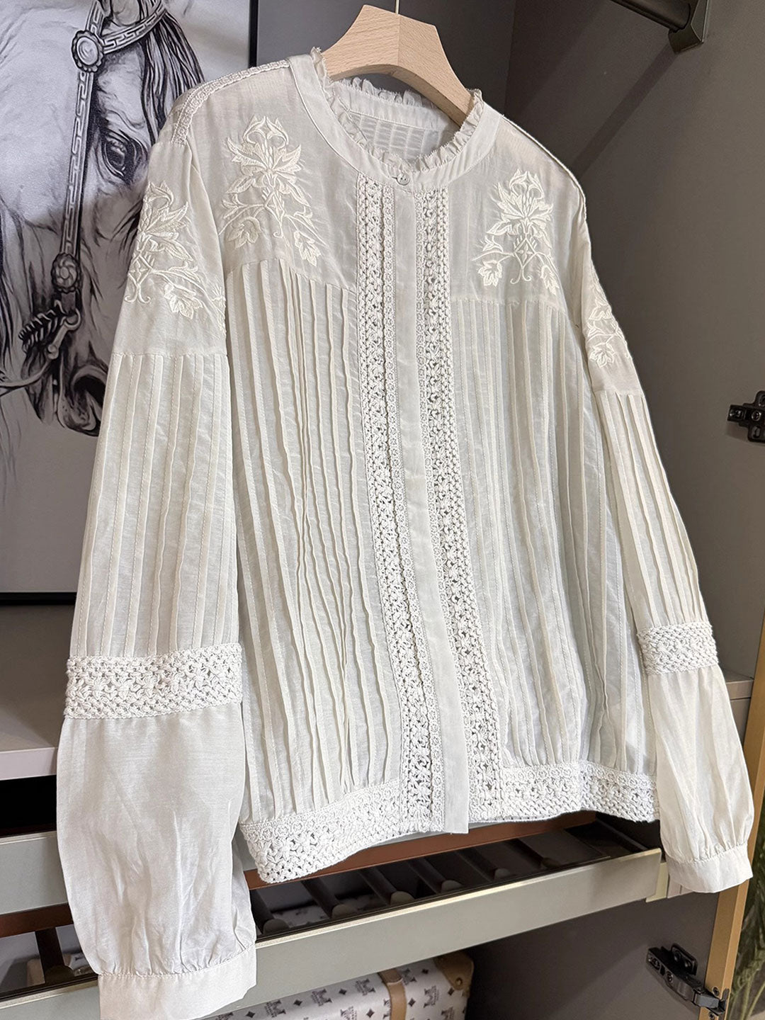 Claire Loose Auricular Puff Sleeve Embroidered Blouse