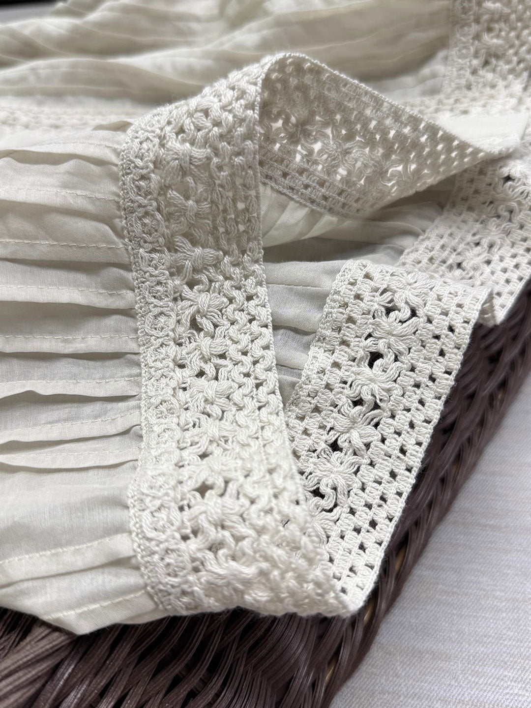 Claire Loose Auricular Puff Sleeve Embroidered Blouse