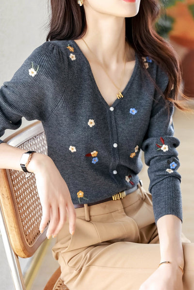 Alena Retro V-Neck Embroidered Sweater-White