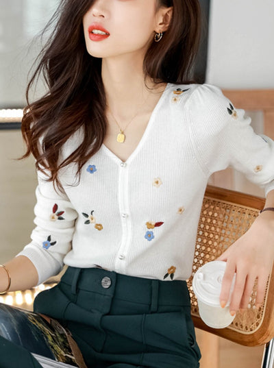 Alena Retro V-Neck Embroidered Sweater-White