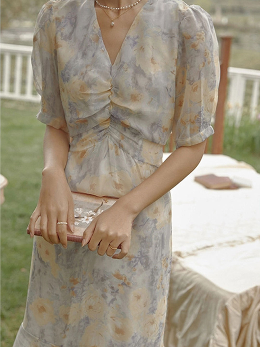 Eva Retro V-Neck Printed Floral Dress
